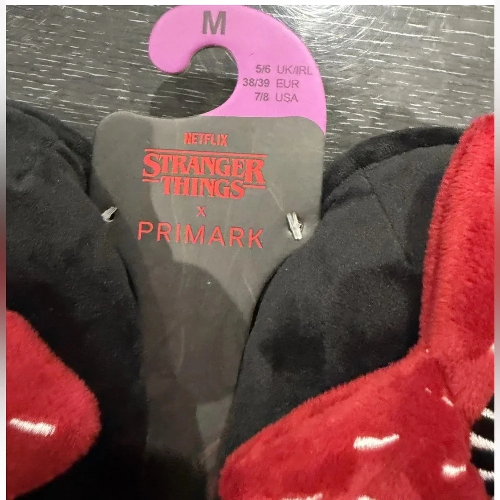 Stranger Things Mule Slippers Demogorgon Flower Monster 3D Size Medium 7/8 New - Picture 3 of 5